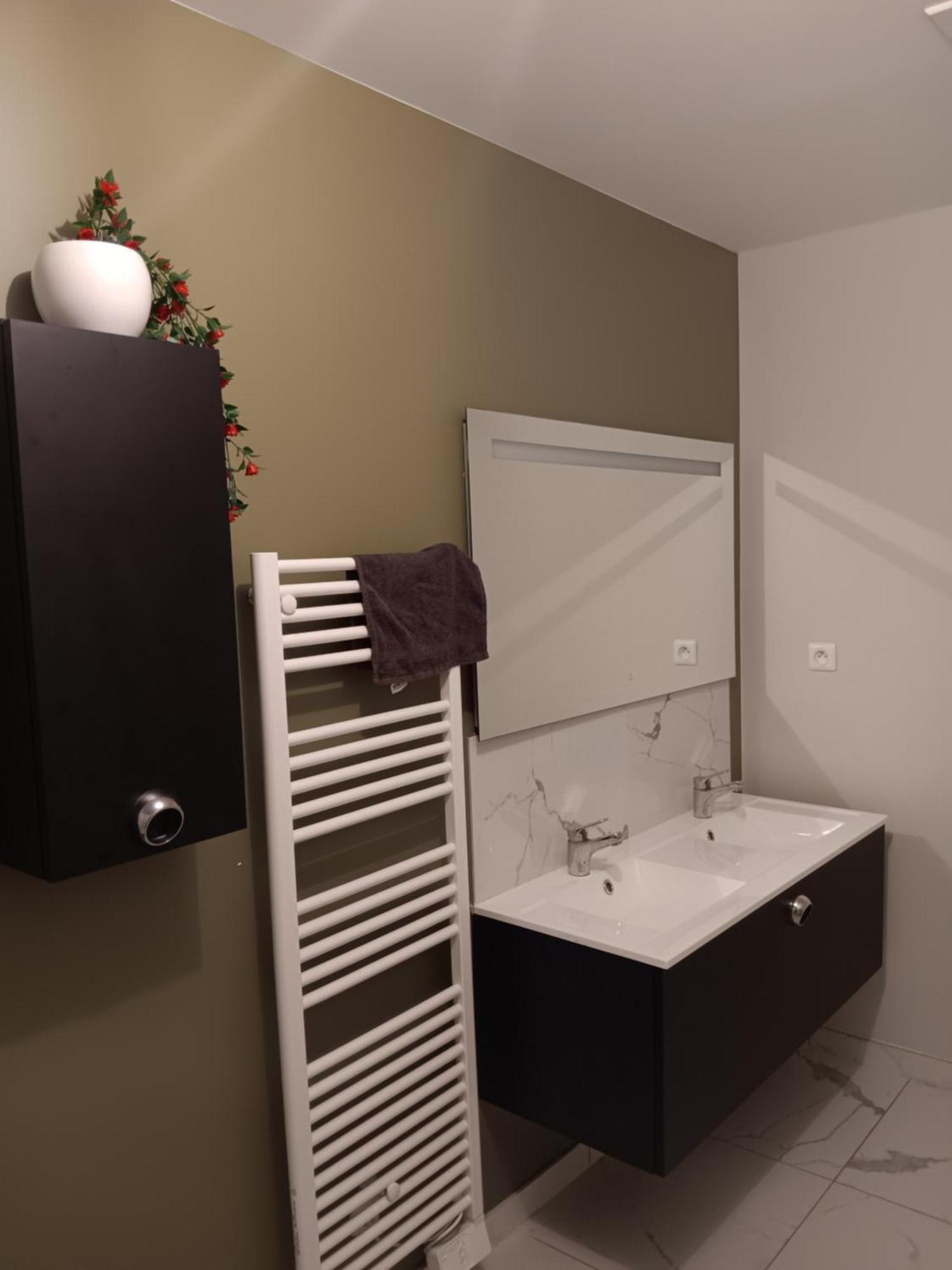 Chambre Privee Dans Une Maison Familiale Charmes  Extérieur photo