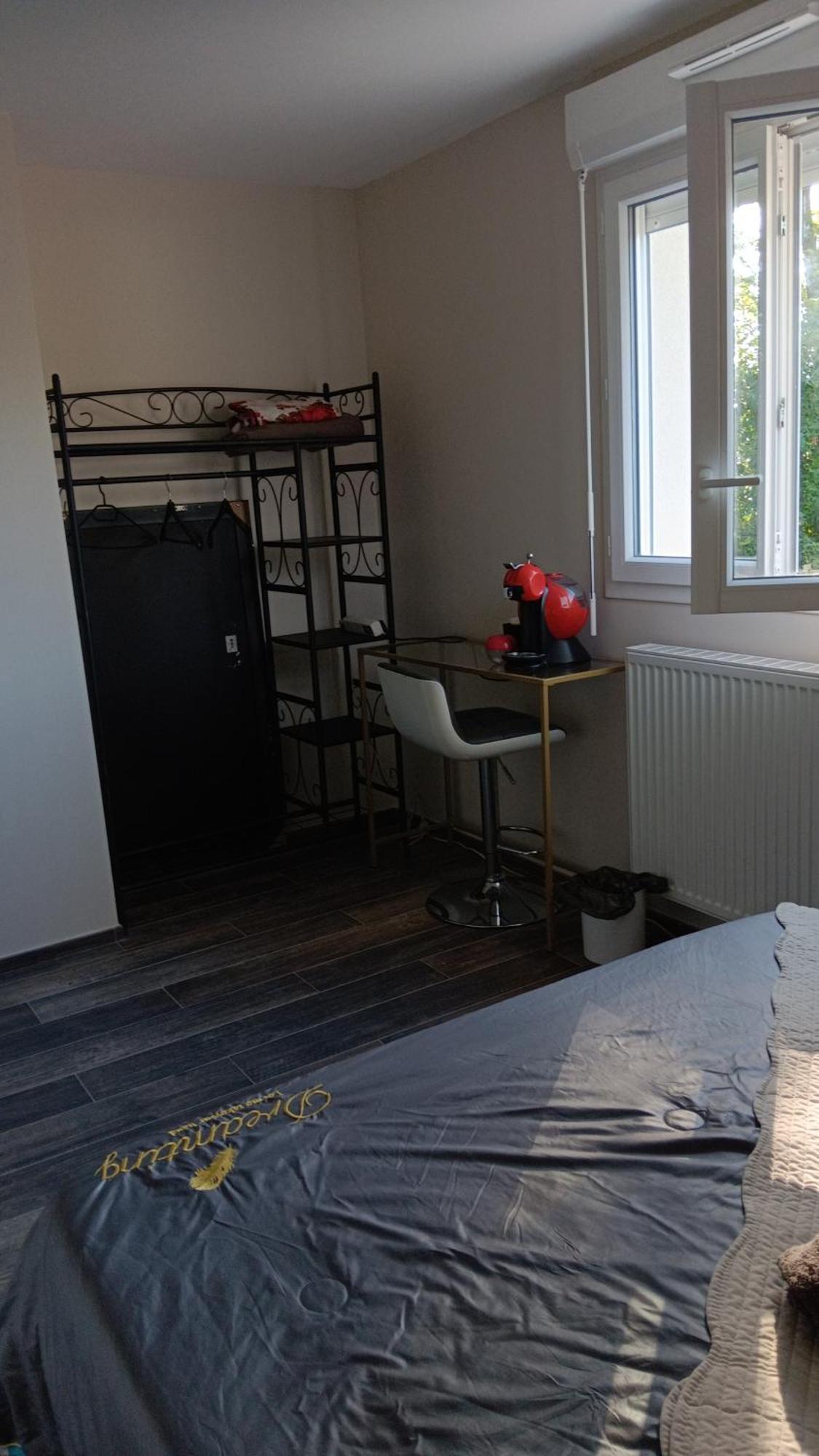 Chambre Privee Dans Une Maison Familiale Charmes  Extérieur photo