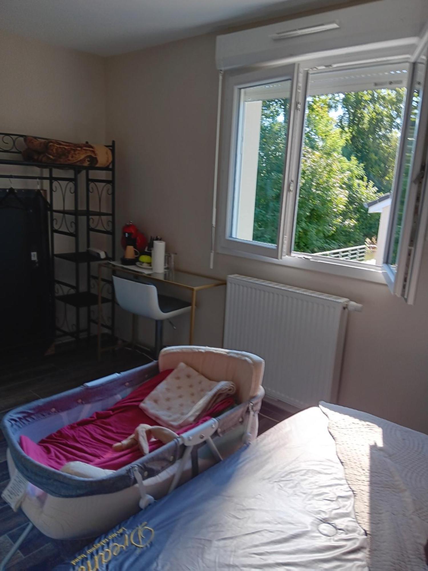 Chambre Privee Dans Une Maison Familiale Charmes  Extérieur photo
