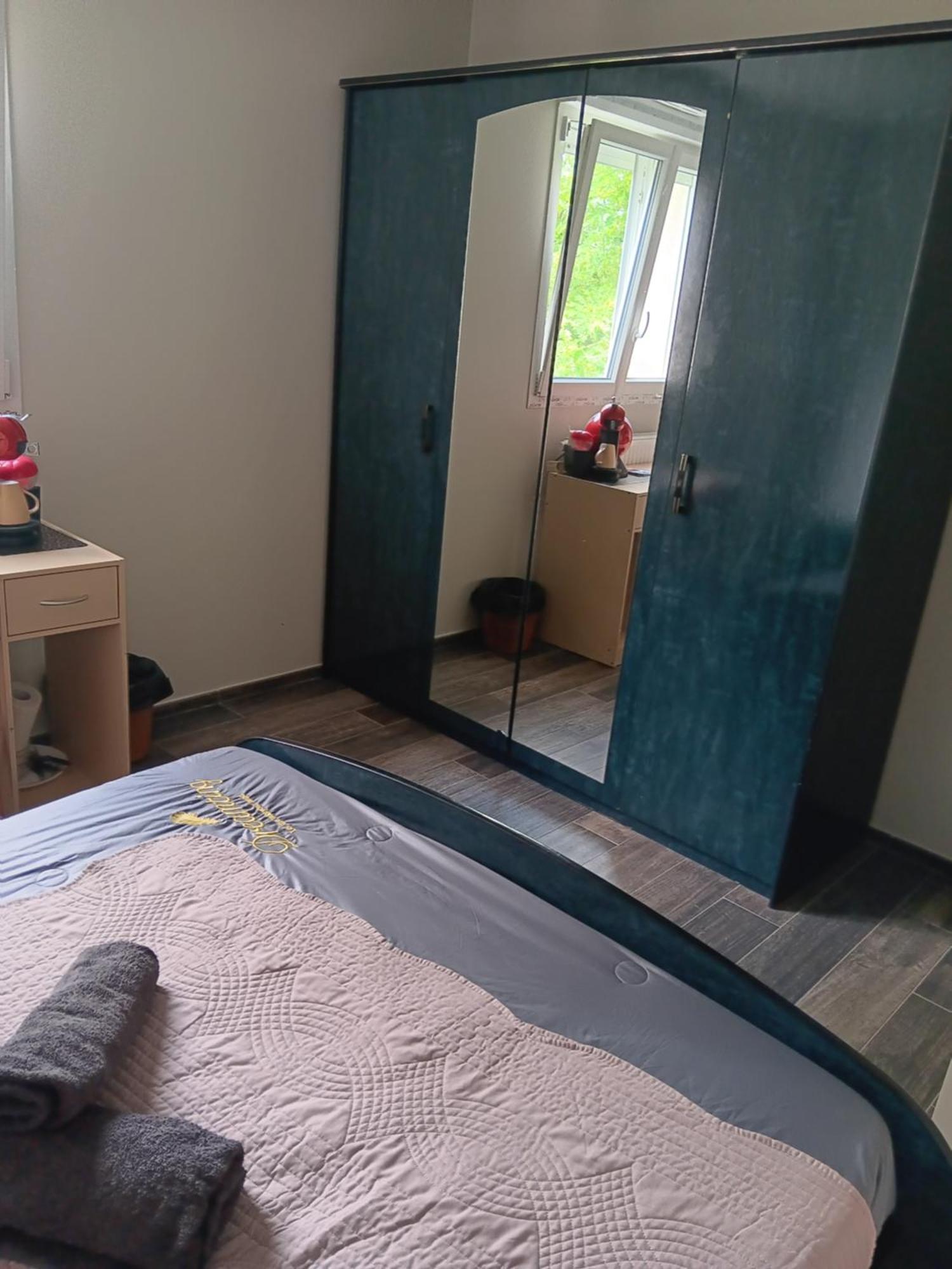 Chambre Privee Dans Une Maison Familiale Charmes  Extérieur photo