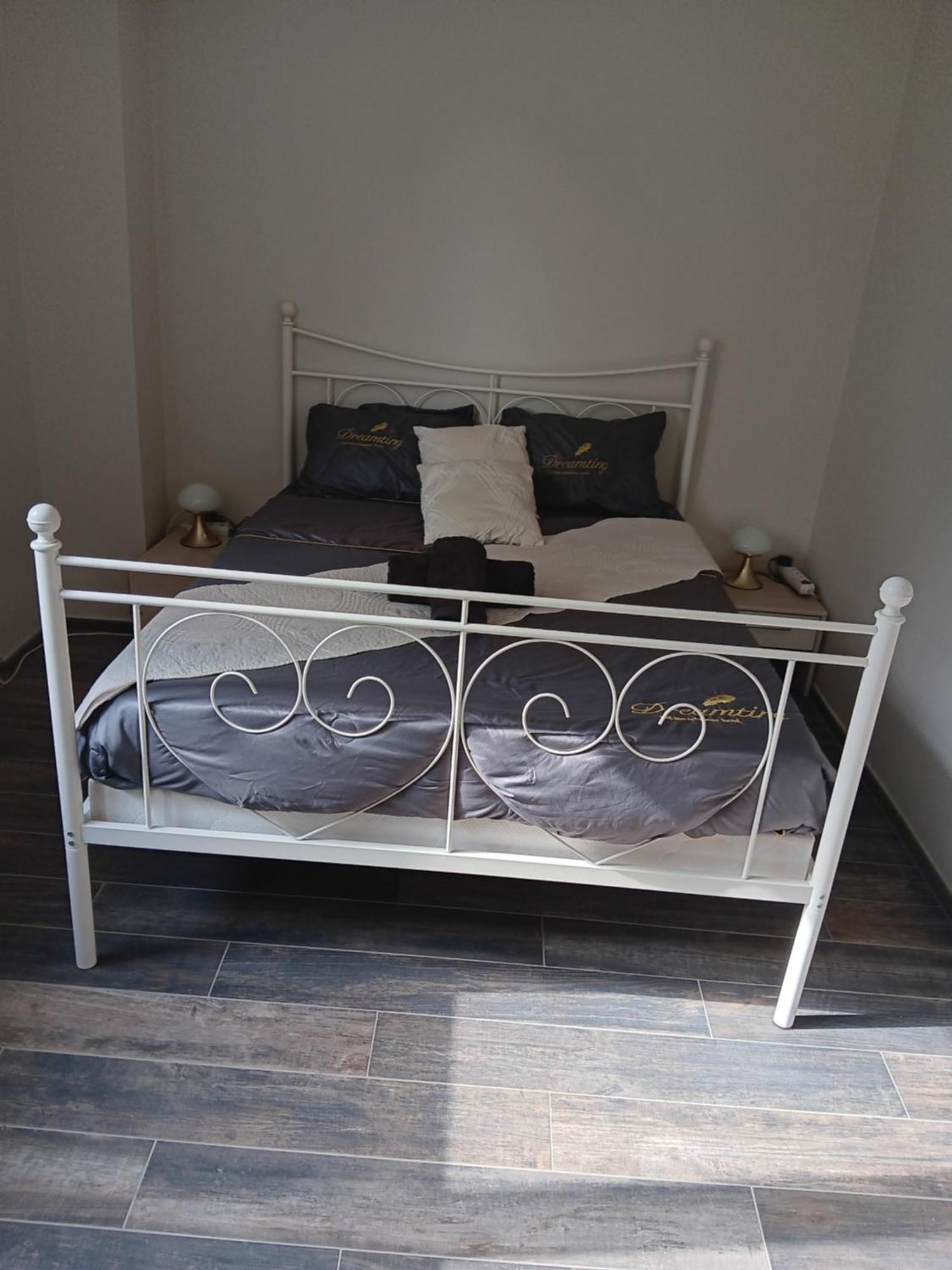 Chambre Privee Dans Une Maison Familiale Charmes  Extérieur photo