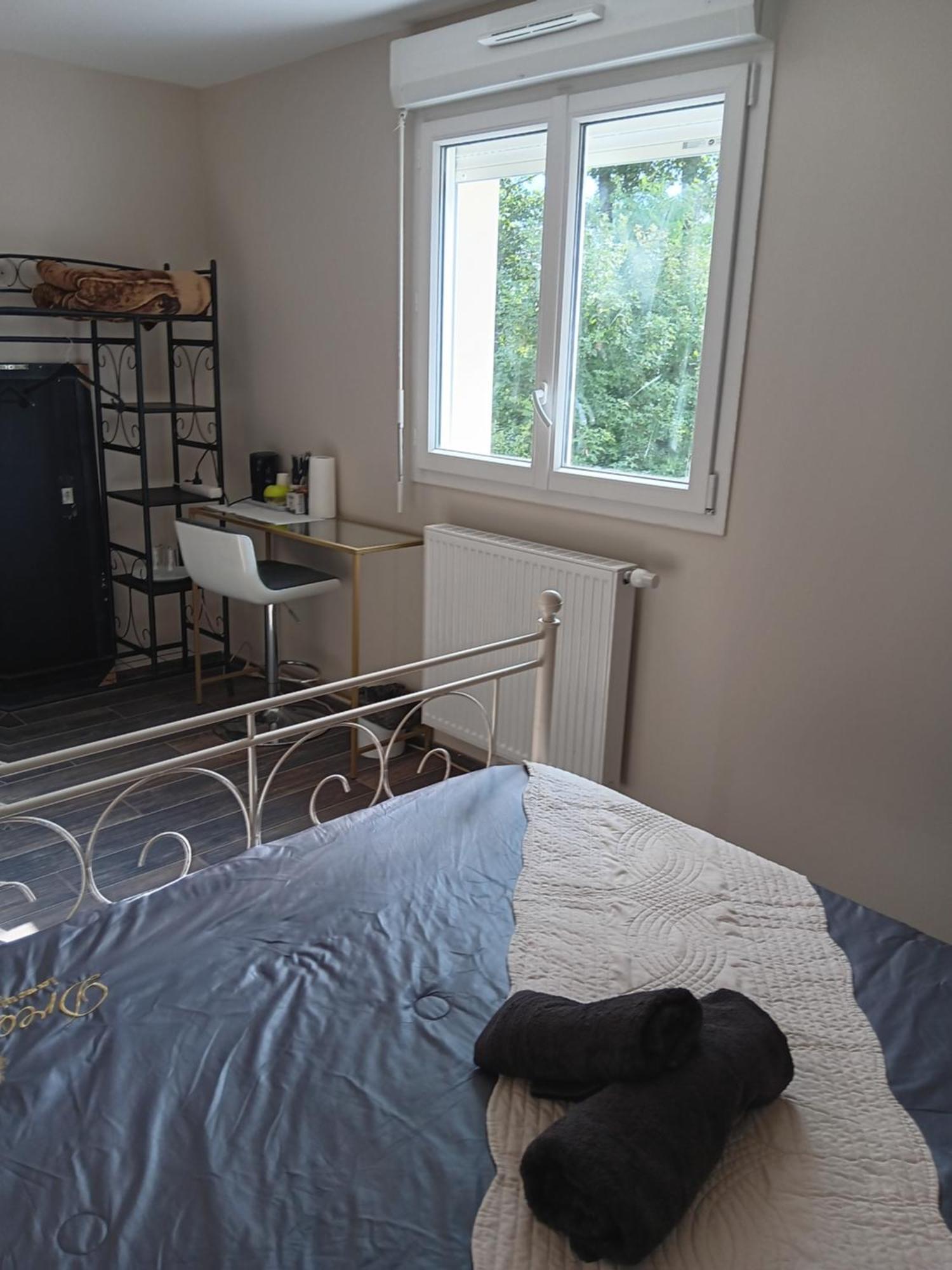 Chambre Privee Dans Une Maison Familiale Charmes  Extérieur photo