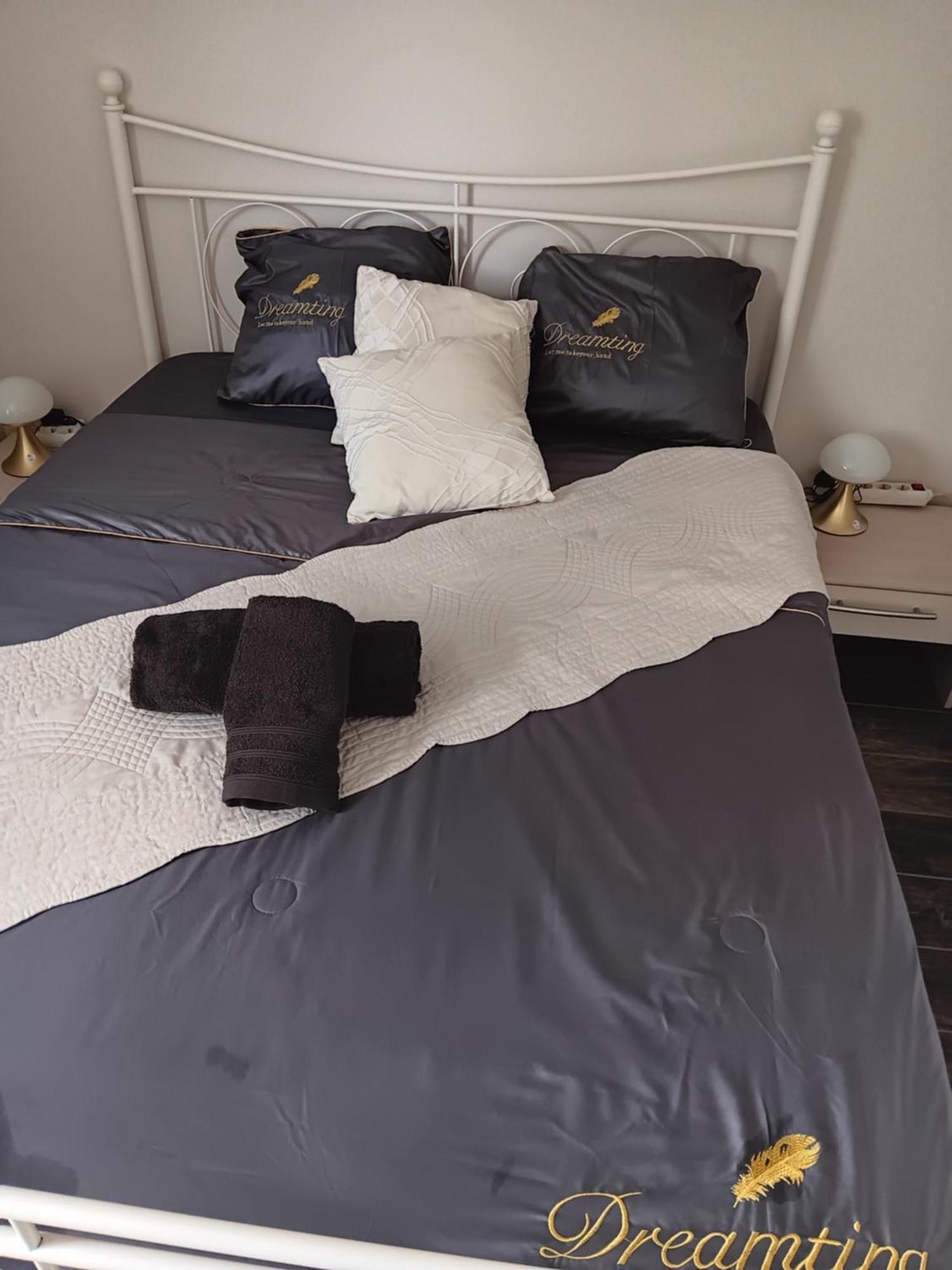 Chambre Privee Dans Une Maison Familiale Charmes  Extérieur photo