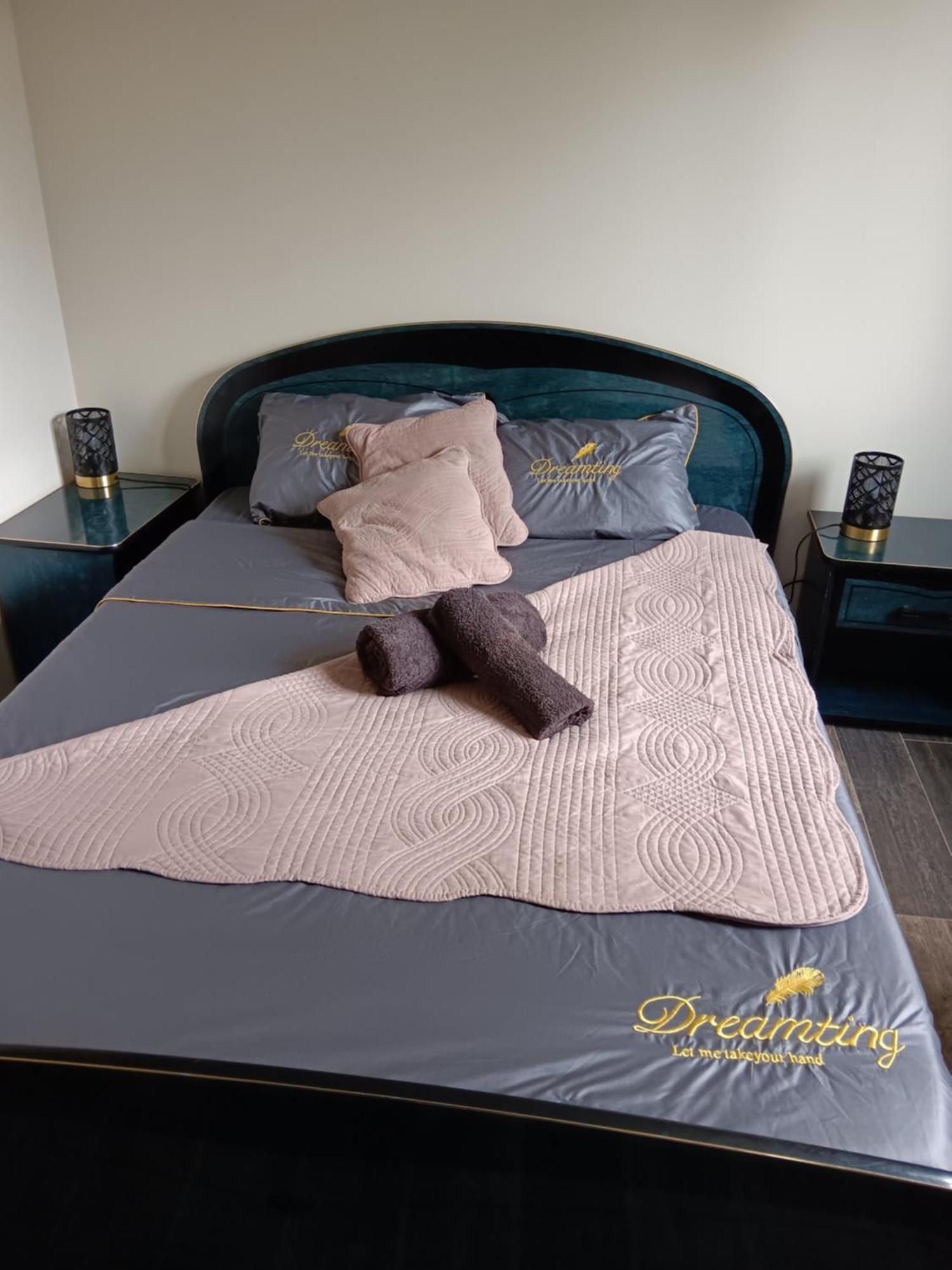Chambre Privee Dans Une Maison Familiale Charmes  Extérieur photo